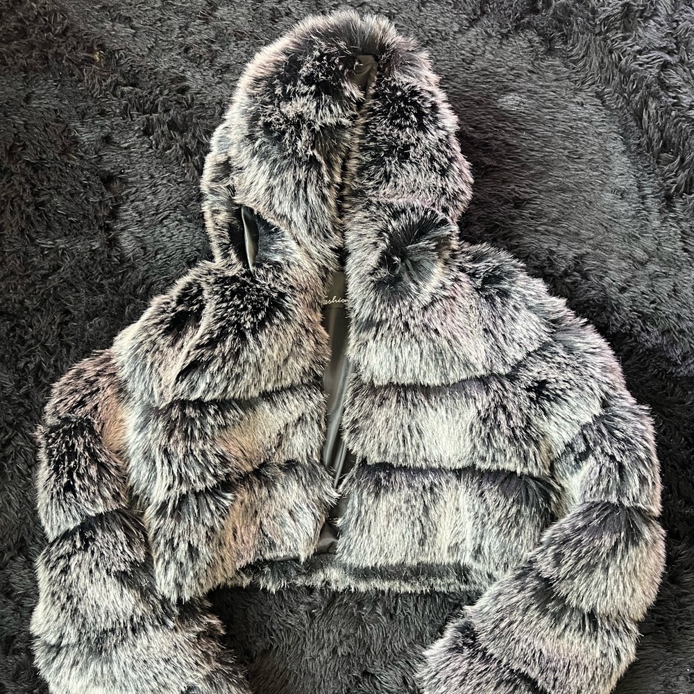 Gray faux fur cropped jacket